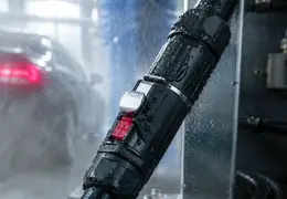 全自动洗车机为什么总是连接器先出问题:防水电源连接器选型与维护要点